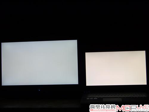 在显示全白画面下，G73的画面显得更亮，iF23则柔和一些。而显示全黑画面，iF23除了左边漏光以外其余部分都还不错，G73的屏幕则感觉明显发灰，黑得不够彻底。