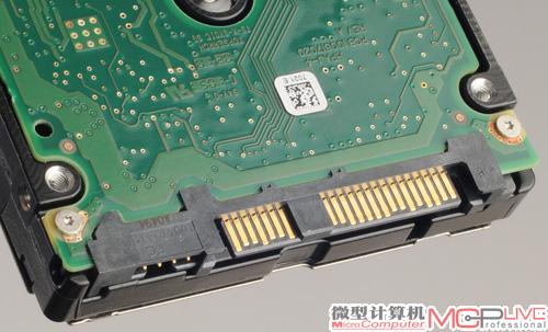 10K.5采用了SAS接口，这种接口的高度扩展性是企业用户看重的，相比之前的SCSI每个IRQ（Interrupt Request中断控制请求）管理下多30个设备的扩展性，SAS下每个IRQ下多可以支持16384个磁盘设备。