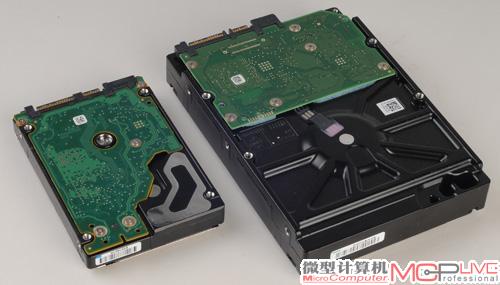 10K.5（左）的背面特写，其PCB的覆盖面积明显的大于常见的3.5英寸产品（右）。