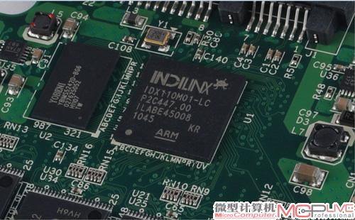 InDilinx IDX110M01-LC主控：外号ECO，拥有2条独立的4 通道/ 8 路16 位总线，外部16MB～64MB 166MHz缓存（目前采用IndilinxBarefoot方案搭配的SSD大都采用了64MB外置缓存，而测试软件会显示32MB。主要是64MB的外部缓存里的32MB作为数据缓存，另外的32MB存放映射表，磨损算法等优化。）支持34nm工艺闪存颗粒，支持Trim。