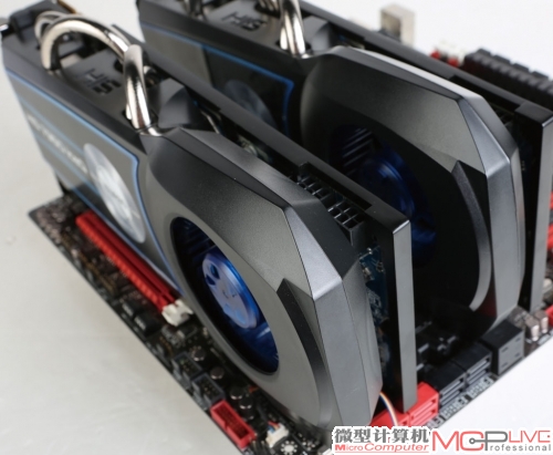 黑洞抽风的散热设计可以保证HIS 7950在组建CrossFireX系统以后，靠近CPU插槽的那块显卡的GPU满载温度不会出现温度暴增的情况。