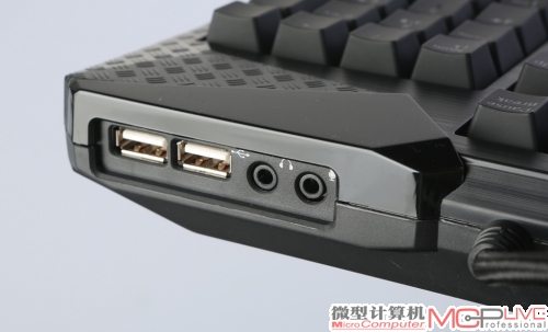 这类键盘的功能非常完善，还会带USB HUB和音频接口。