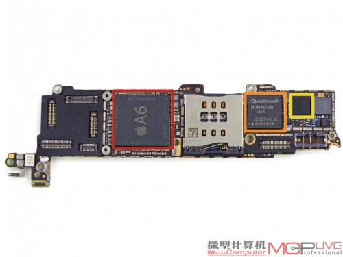 8、iPhone 5c主板真容，左图中，红色：苹果A6APL0598SoC、橙色：高通MDM 9615 MLTE芯片、黄色：高通WTR1605L LTE芯片。右图中，红色：东芝THGBX2G7B2JLA01 128Gb（16GB）闪存、橙色：苹果338S1164芯片、黄色：苹果338S1116芯片、绿色：高通PM8018射频电源管理芯片、蓝色：博通BCM5976触控屏控制器、粉色：Murata 339S0209 Wi-Fi模块（基于博通BCM44334）。