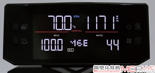 OC PANEL超频状态展示，此时处理器倍频提升到了44x即4.4GHz。由于正在运行CINEBENCH R11.5，因此处理器内核温度达到70℃，风扇转速也上升到1171r/min。