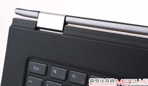 ThinkPad S1 Yoga 的铰链式转轴相比Yoga2 Pro13 尺寸要更大，并且采用了双段设计。