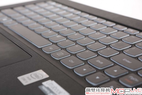升降式键盘对于提升使用体验和保护键盘确实有所帮助，同时相比Yoga2 Pro13，ThinkPad S1 Yoga 额外拥有小红帽指点杆，操作方式多样，易用性无需多言。