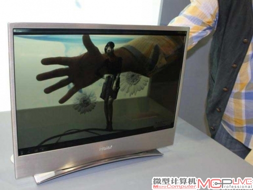 海尔在IFA2012展出的22英寸透明显示电视机，基于OLED屏幕。