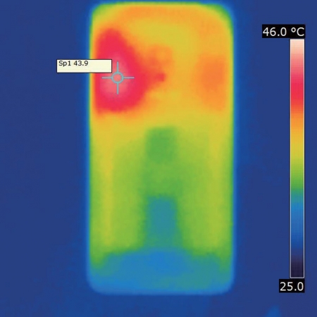 ZenFone 5背部热量图，高温度43.9摄氏度。