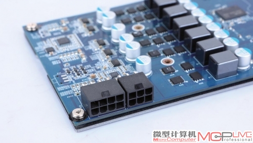 影驰GTX970黑将显卡使用了8Pin+6Pin的外接供电组合。